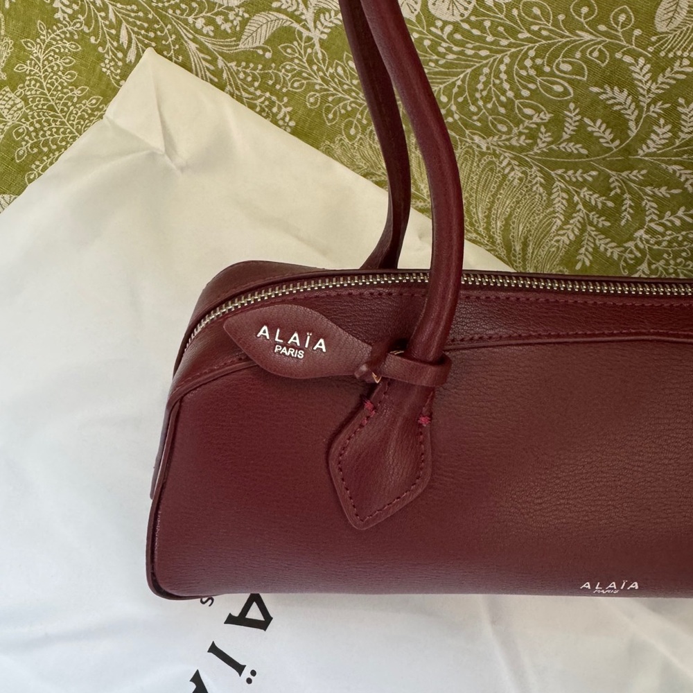 Alaïa Burgundy Leather Shoulder Bag - Picture 9 of 10